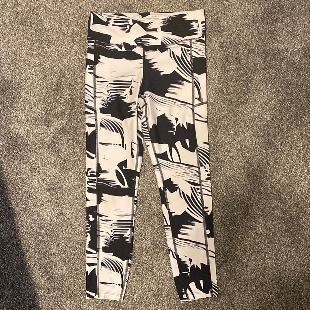 Under Armour Artistic Black and White Leggings